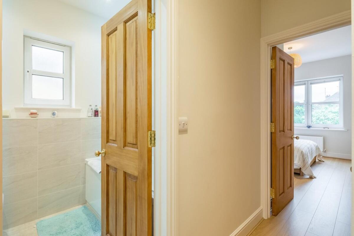 Large 4 Bedroom Home With Garden And Free Parking Кембридж Экстерьер фото