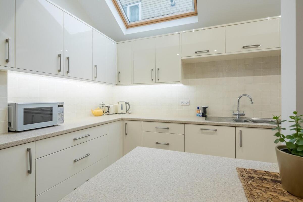 Large 4 Bedroom Home With Garden And Free Parking Кембридж Экстерьер фото
