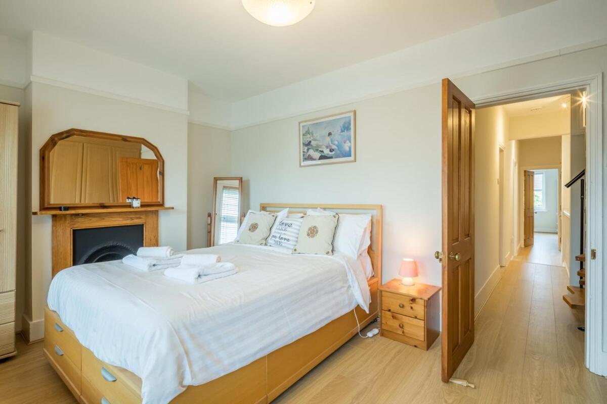 Large 4 Bedroom Home With Garden And Free Parking Кембридж Экстерьер фото
