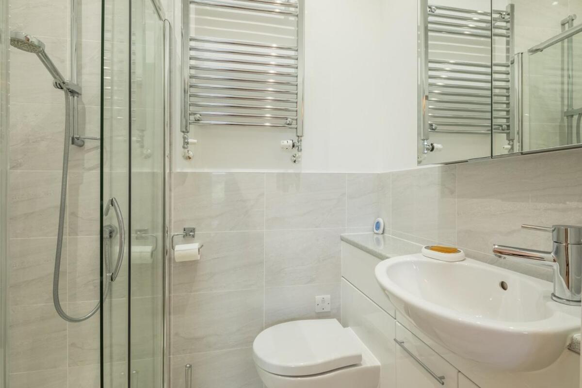 Large 4 Bedroom Home With Garden And Free Parking Кембридж Экстерьер фото