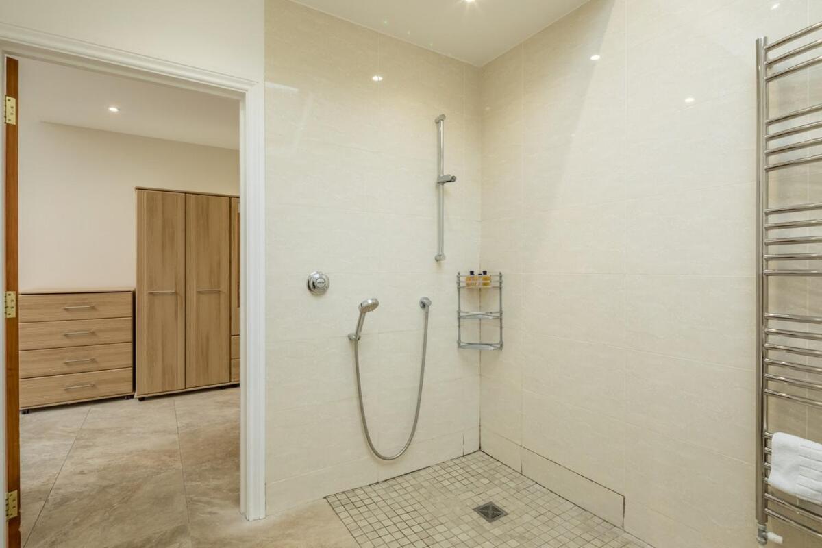 Large 4 Bedroom Home With Garden And Free Parking Кембридж Экстерьер фото