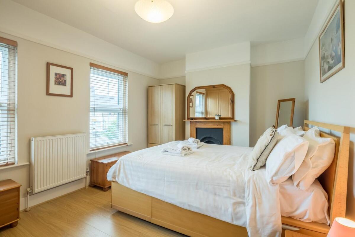 Large 4 Bedroom Home With Garden And Free Parking Кембридж Экстерьер фото